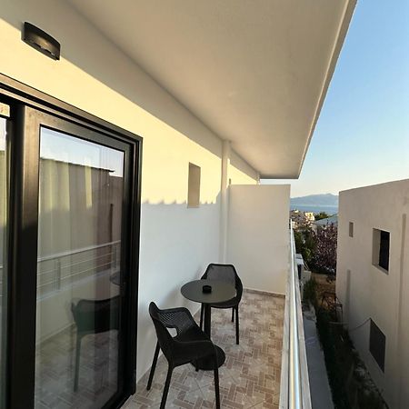 Io'S Apartments ساراندا المظهر الخارجي الصورة
